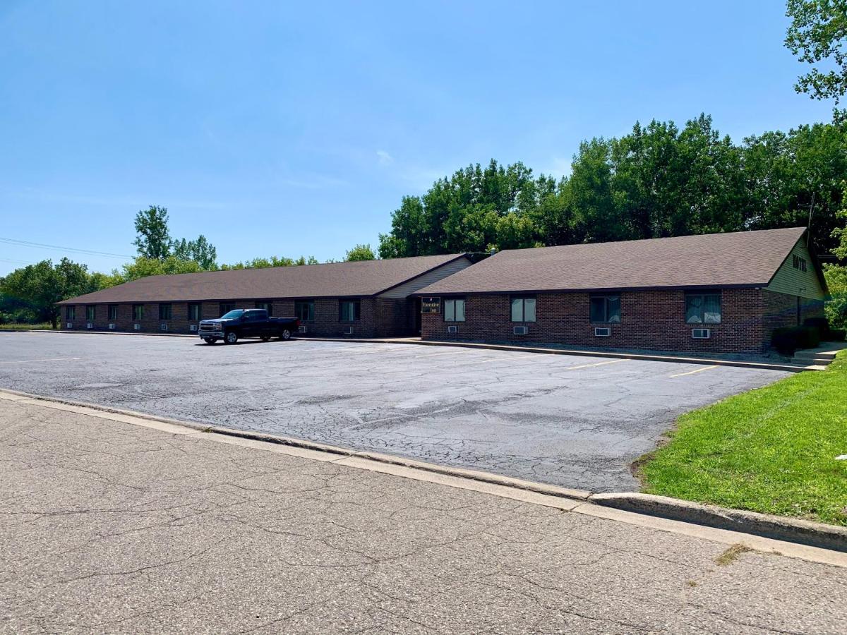 | Executive Inn