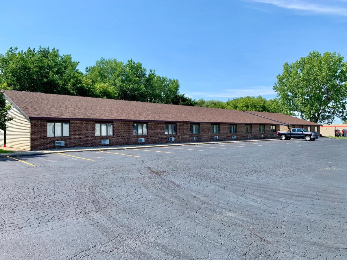 | Executive Inn