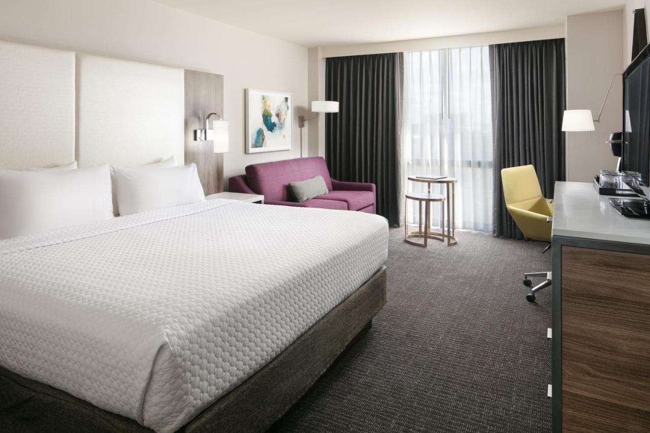 King Room with Sofa Bed at Crowne Plaza Houston Med Ctr-Galleria Area by IHG