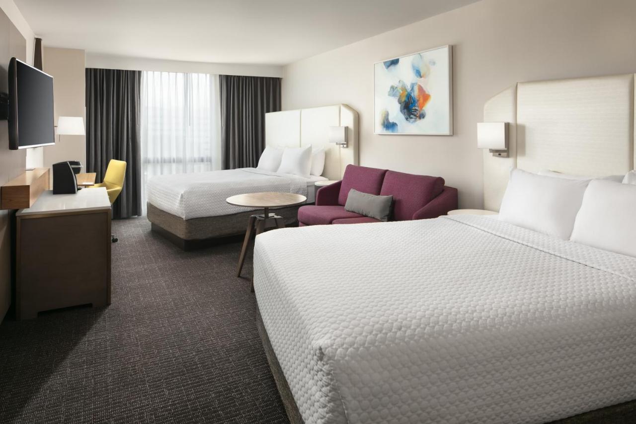 Premium Queen Room with Two Queen Beds at Crowne Plaza Houston Med Ctr-Galleria Area by IHG