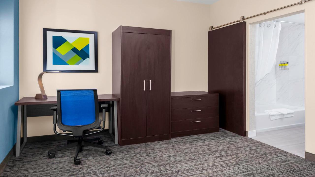 King Room - Disability Access/Hearing Accessible at Holiday Inn Express Kansas City Downtown by IHG