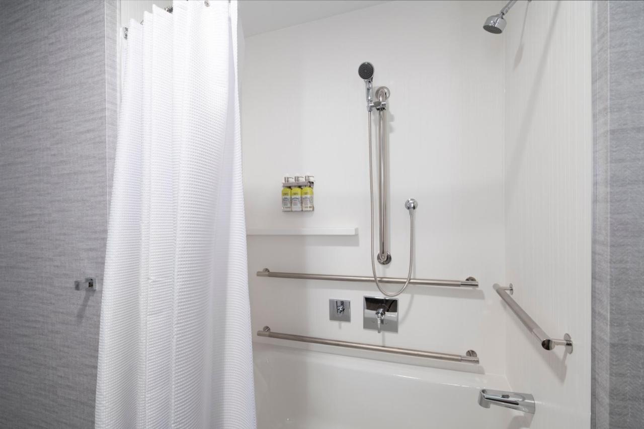 King Room - Mobility Access Tub - Non-Smoking at Holiday Inn Express Boston Logan Airport - Revere by IHG