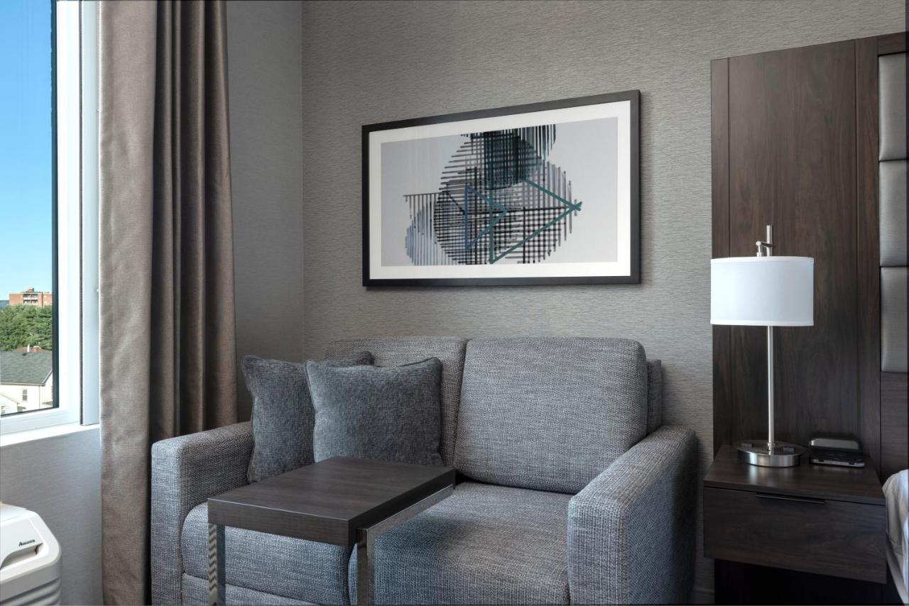 King Room - Hearing Accessible - Non-Smoking at Holiday Inn Express Boston Logan Airport - Revere by IHG