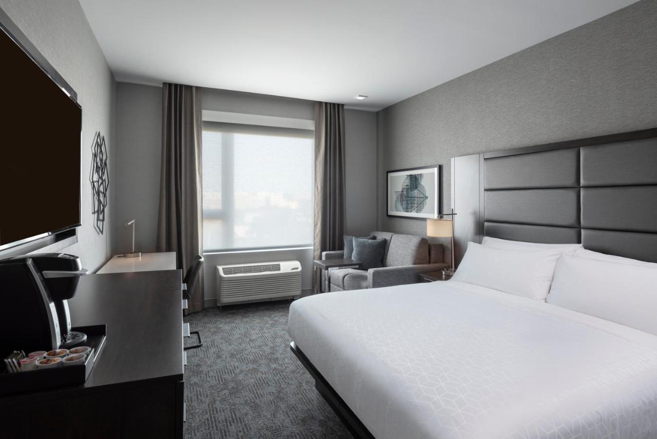King Room - Hearing Accessible - Non-Smoking at Holiday Inn Express Boston Logan Airport - Revere by IHG