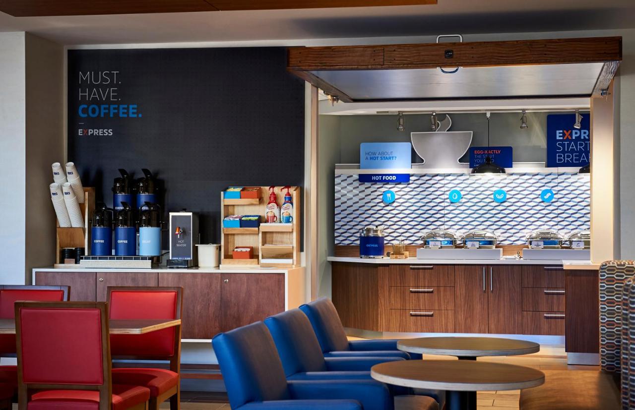 | Holiday Inn Express Brooklyn - Kings Hwy, an IHG Hotel