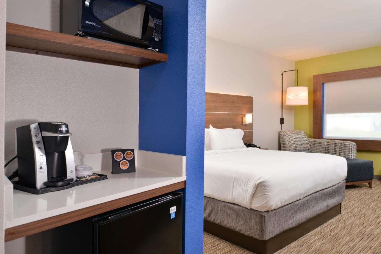 King Room - Hearing Accessible - Non-Smoking at Holiday Inn Express Early by IHG