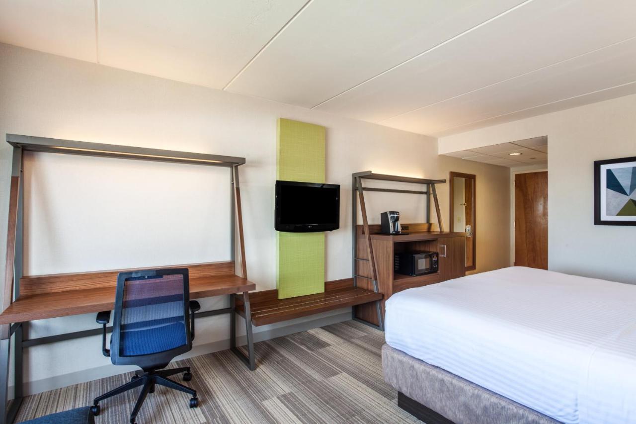 Standard Room at Holiday Inn Express Hauppauge-Long Island