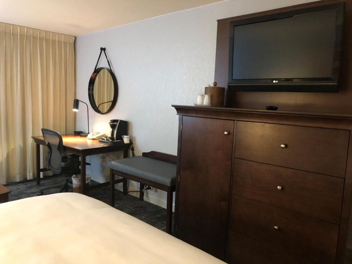 Standard Room at Crowne Plaza Chicago-Northbrook, an IHG Hotel