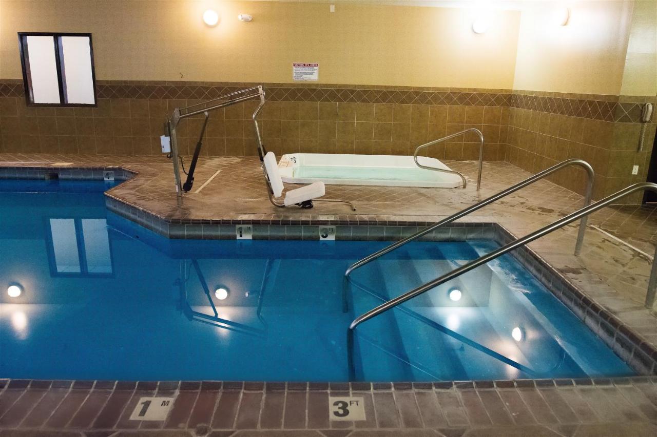  | Holiday Inn Express Devils Lake, an IHG Hotel