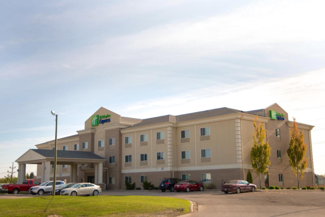| Holiday Inn Express Devils Lake, an IHG Hotel