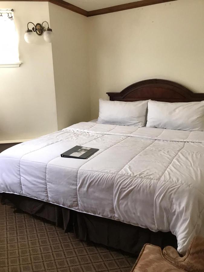 Classic Quadruple Room at Pacific Grove Inn
