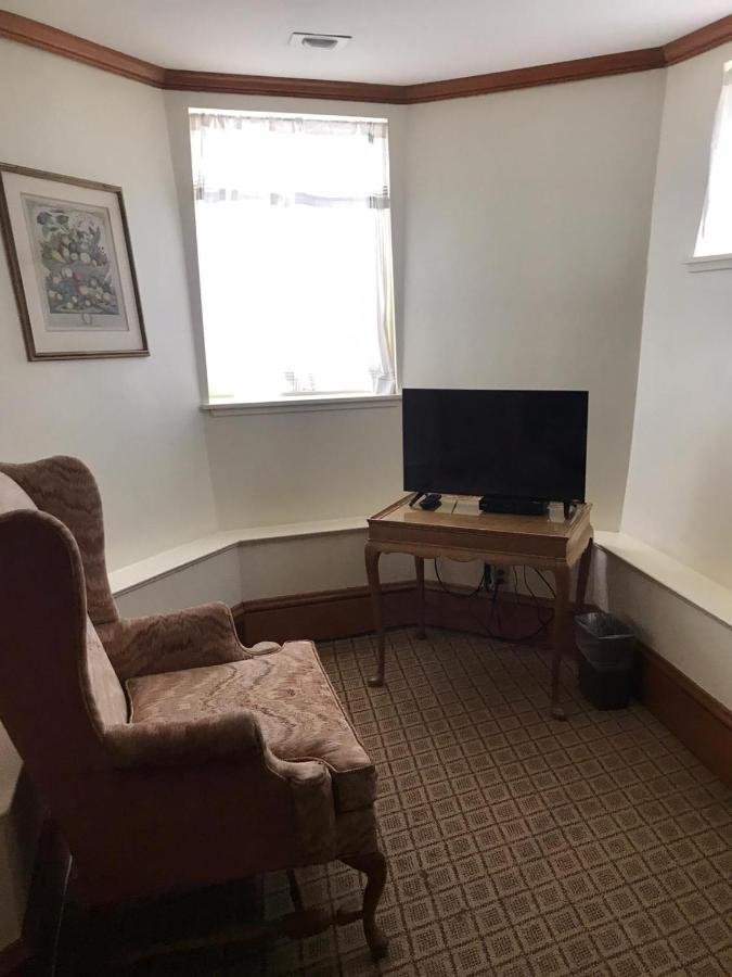 Classic Quadruple Room at Pacific Grove Inn