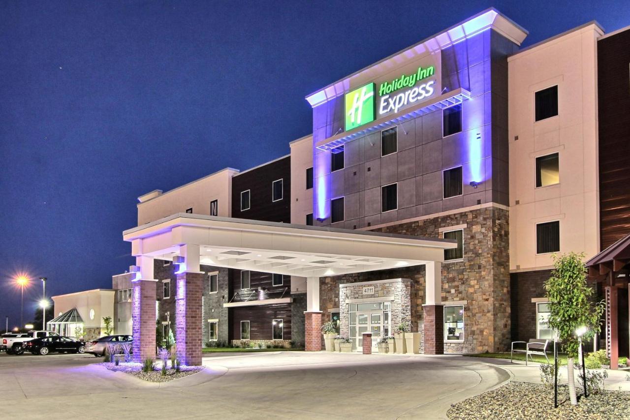 | Holiday Inn Express Fargo SW I94 Medical Center, an IHG Hotel