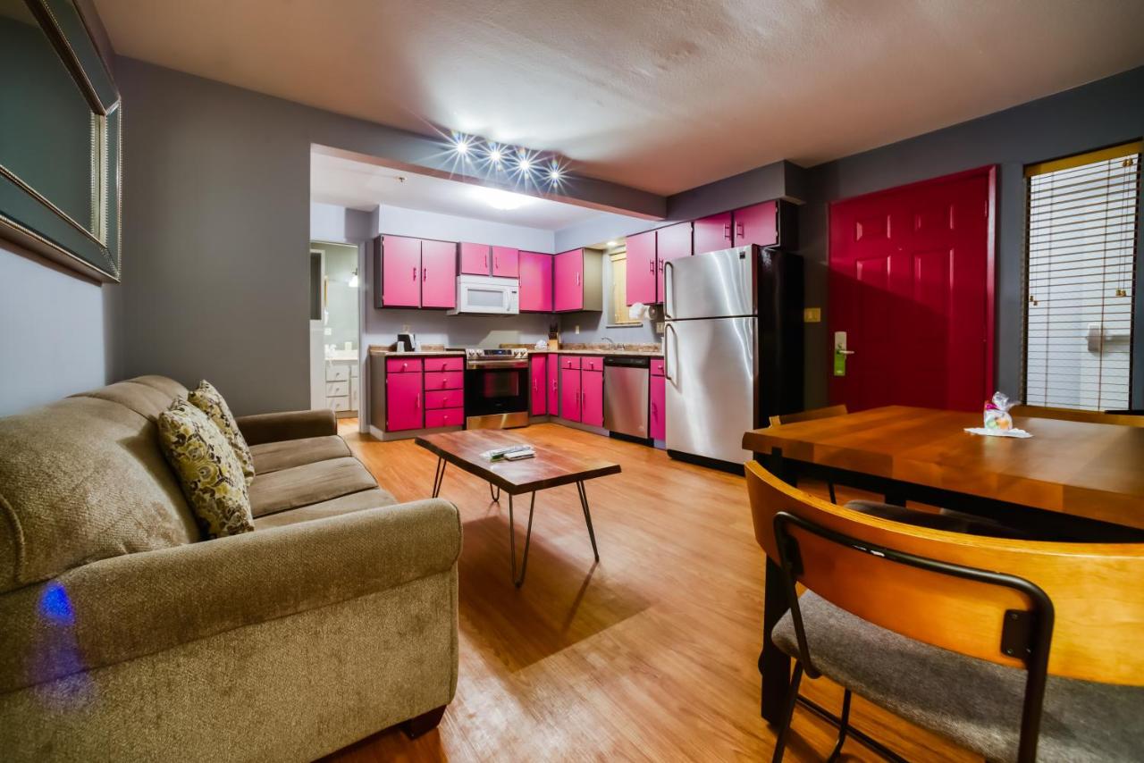 One-Bedroom Suite with Kitchen at Inn At Seaside