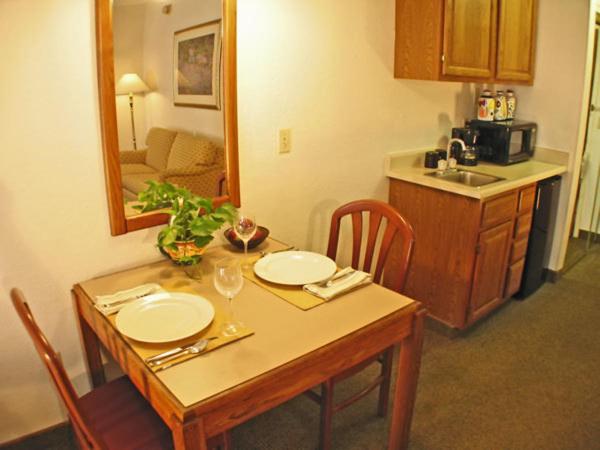 Queen Room with Two Queen Beds - Non-Smoking at Rosemont Suites