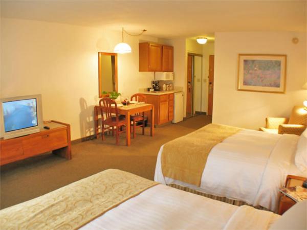 Queen Room with Two Queen Beds - Non-Smoking at Rosemont Suites