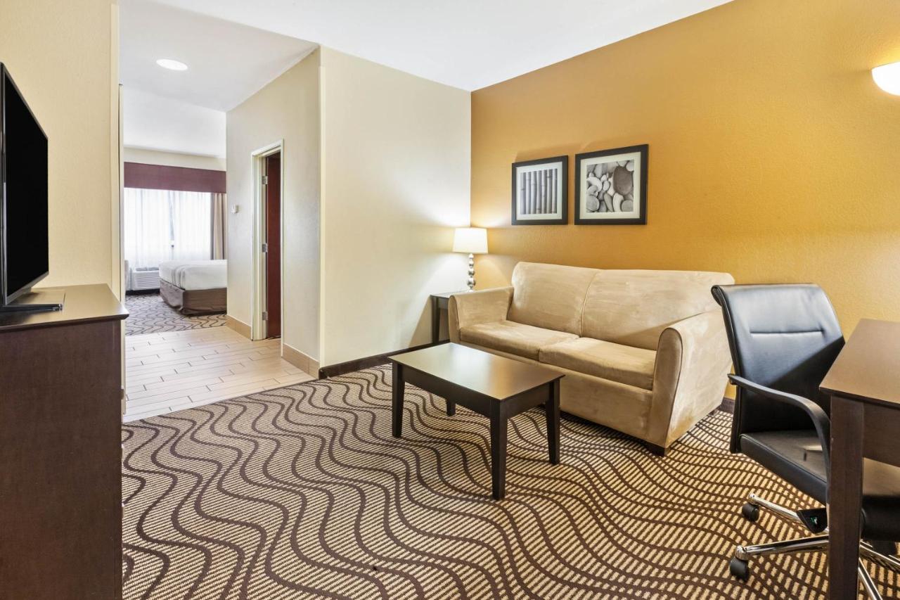 King Room with Sofa Bed at La Quinta Inn & Suites by Wyndham South Bend