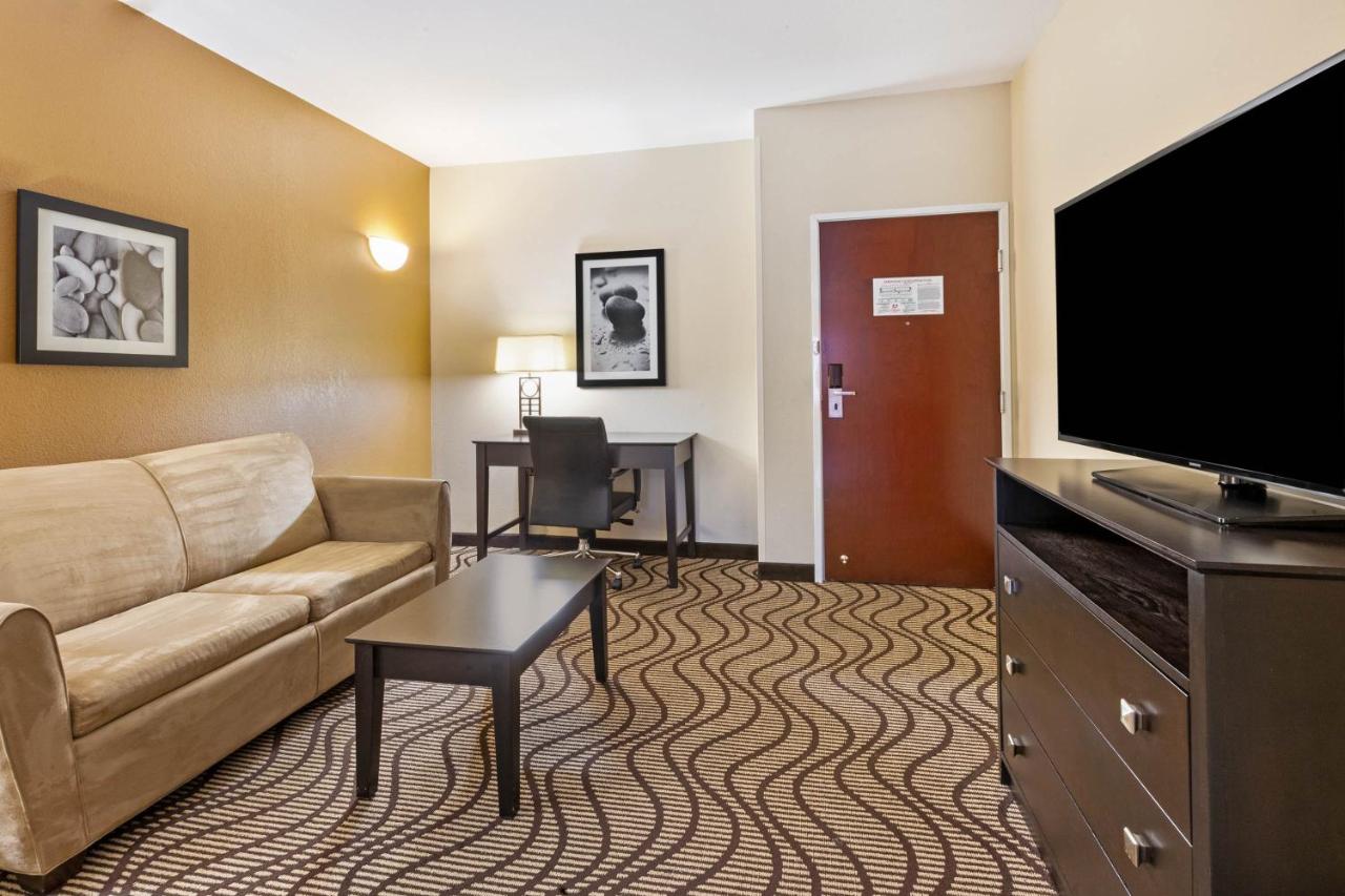 King Room with Sofa Bed at La Quinta Inn & Suites by Wyndham South Bend