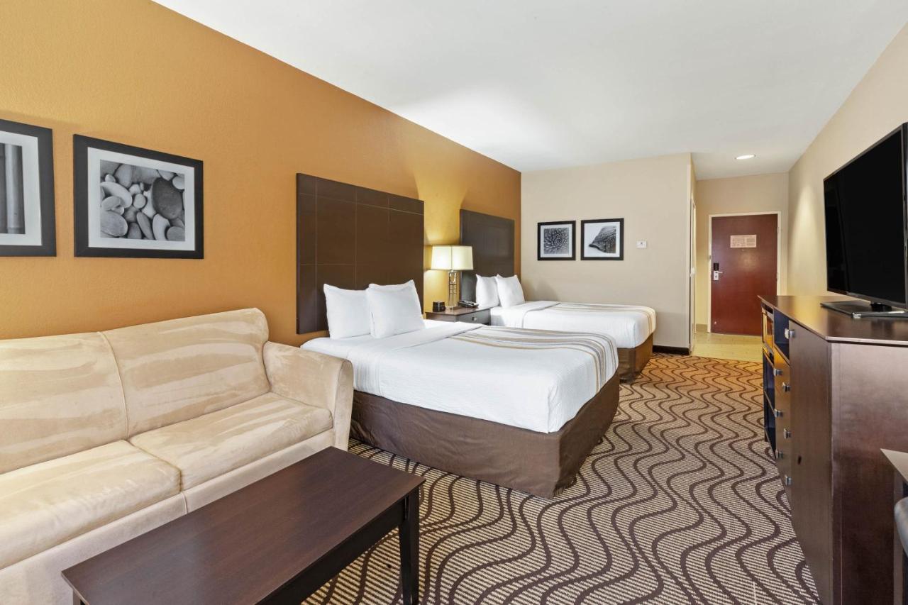 Executive Queen Room with Two Queen Beds at La Quinta Inn & Suites by Wyndham South Bend