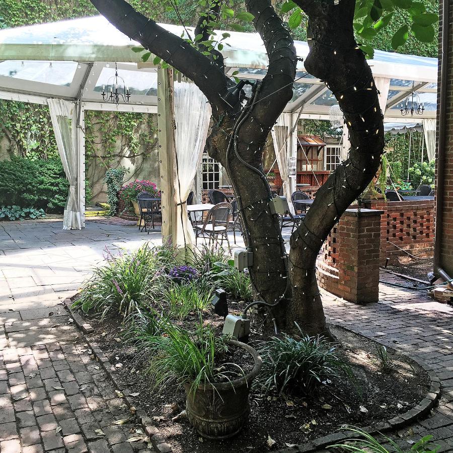 | Morris House Hotel