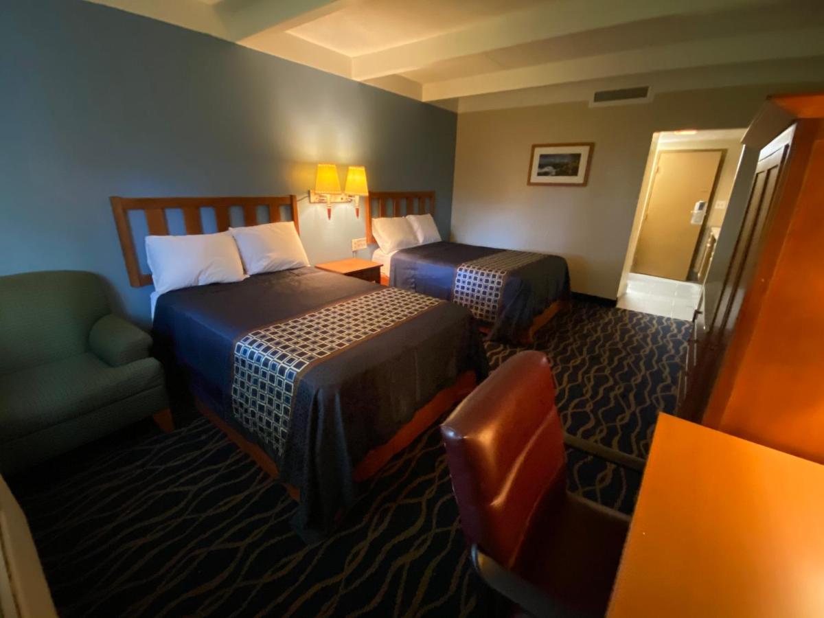 Deluxe Double Room at Economy Inn North Randall