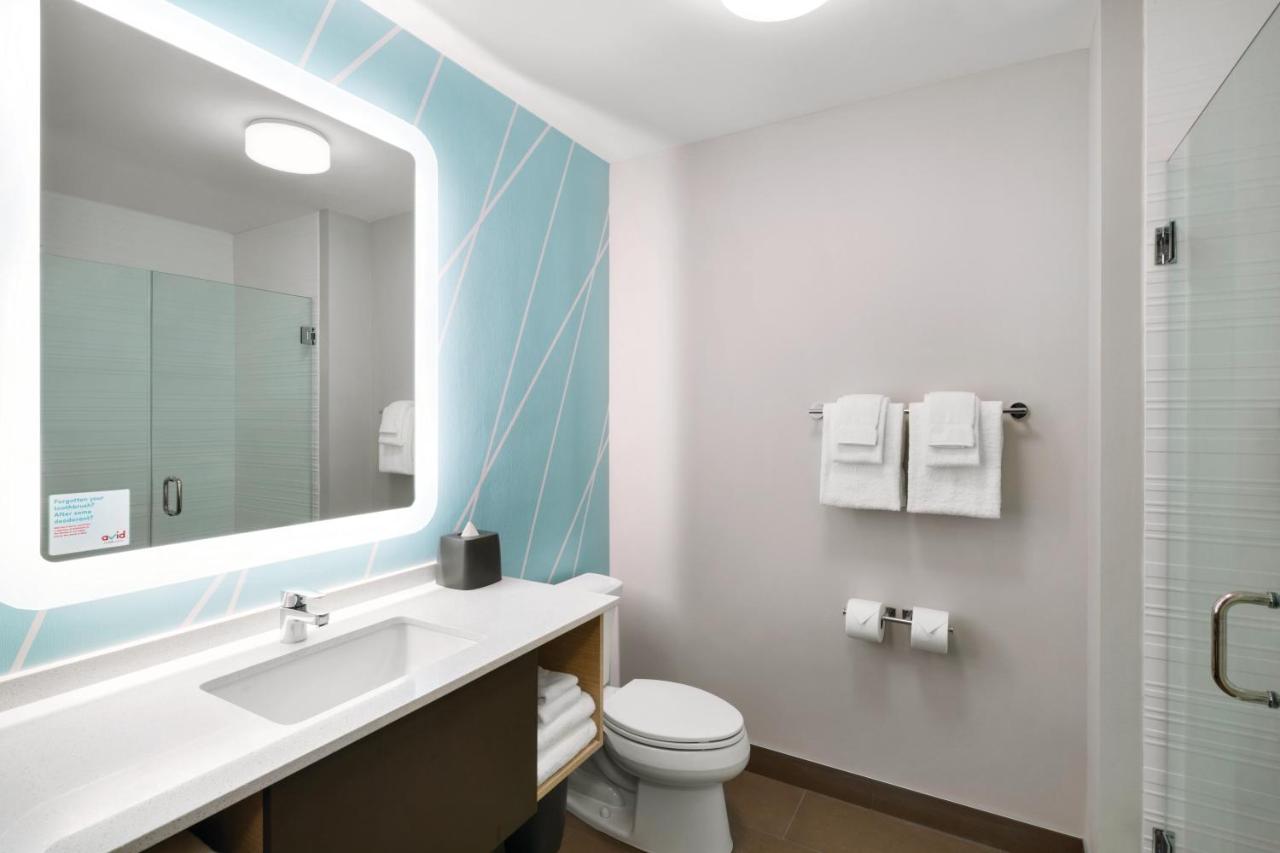  | avid hotels - Boston Logan Airport - Revere, an IHG Hotel
