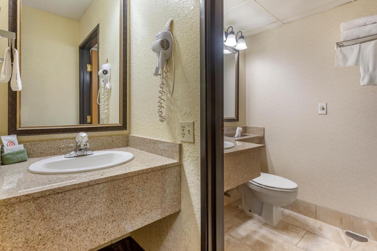 Queen Room with Two Queen Beds - Non-Smoking at Comfort Inn at Thousand Hills