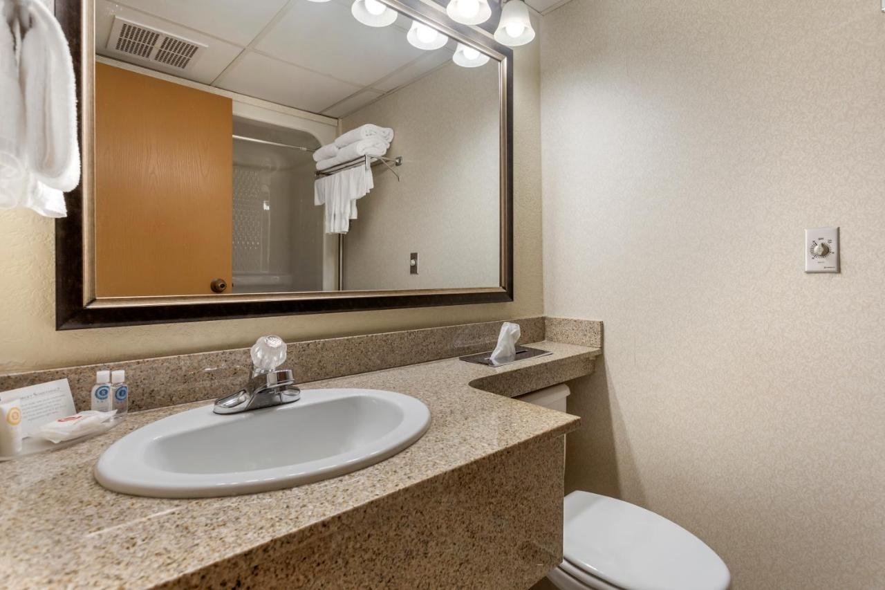 Queen Room with Two Queen Beds - Non-Smoking at Comfort Inn at Thousand Hills
