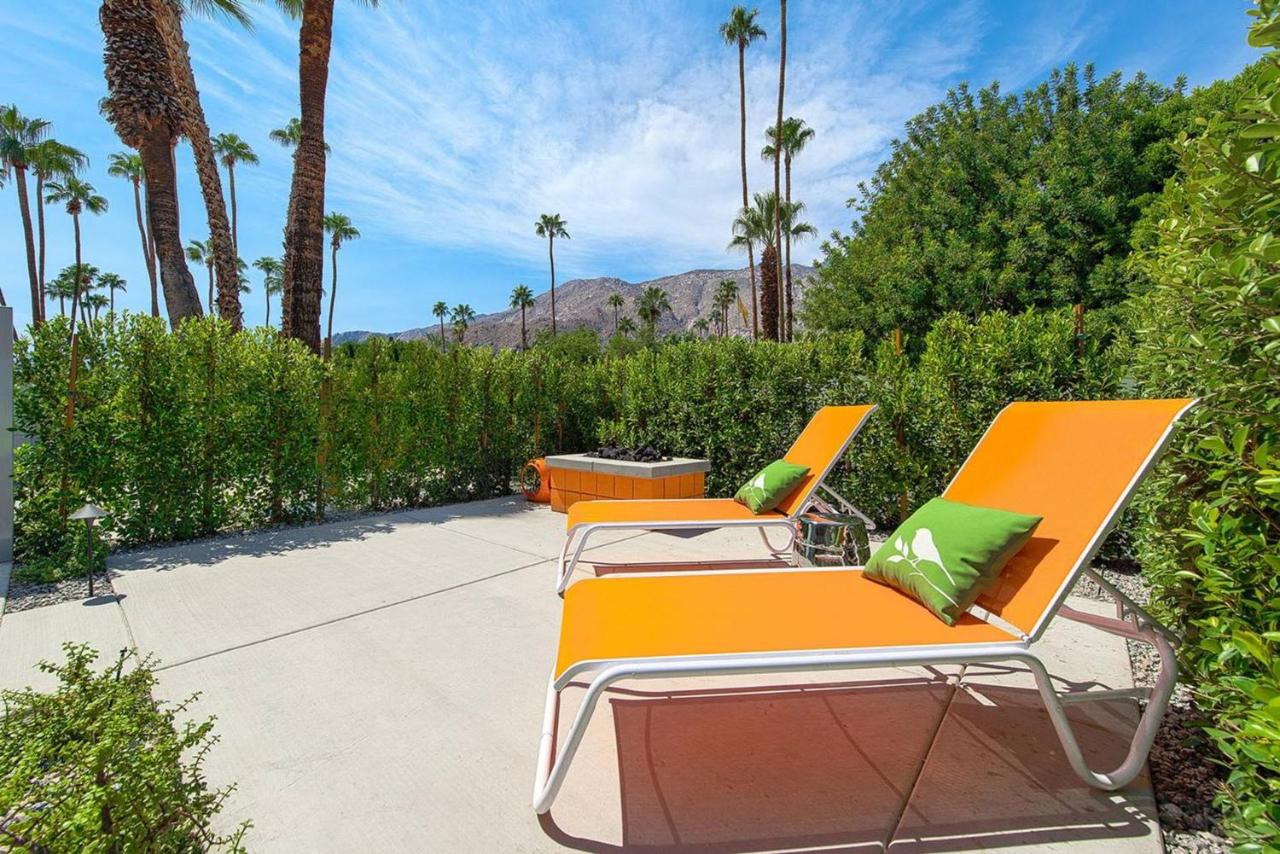 Deluxe Queen Room at The Twist Palm Springs
