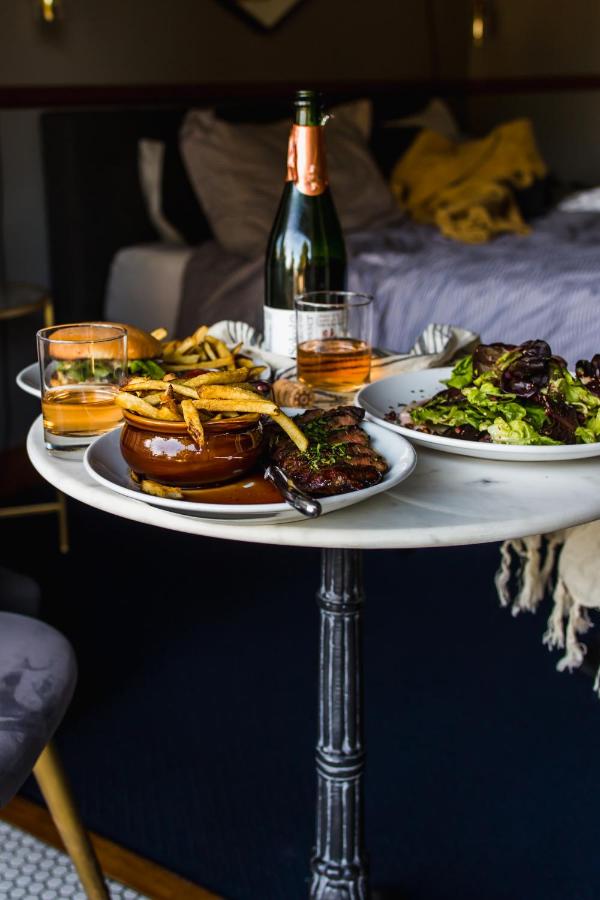 | Shelburne Hotel