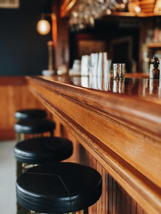 | Shelburne Hotel