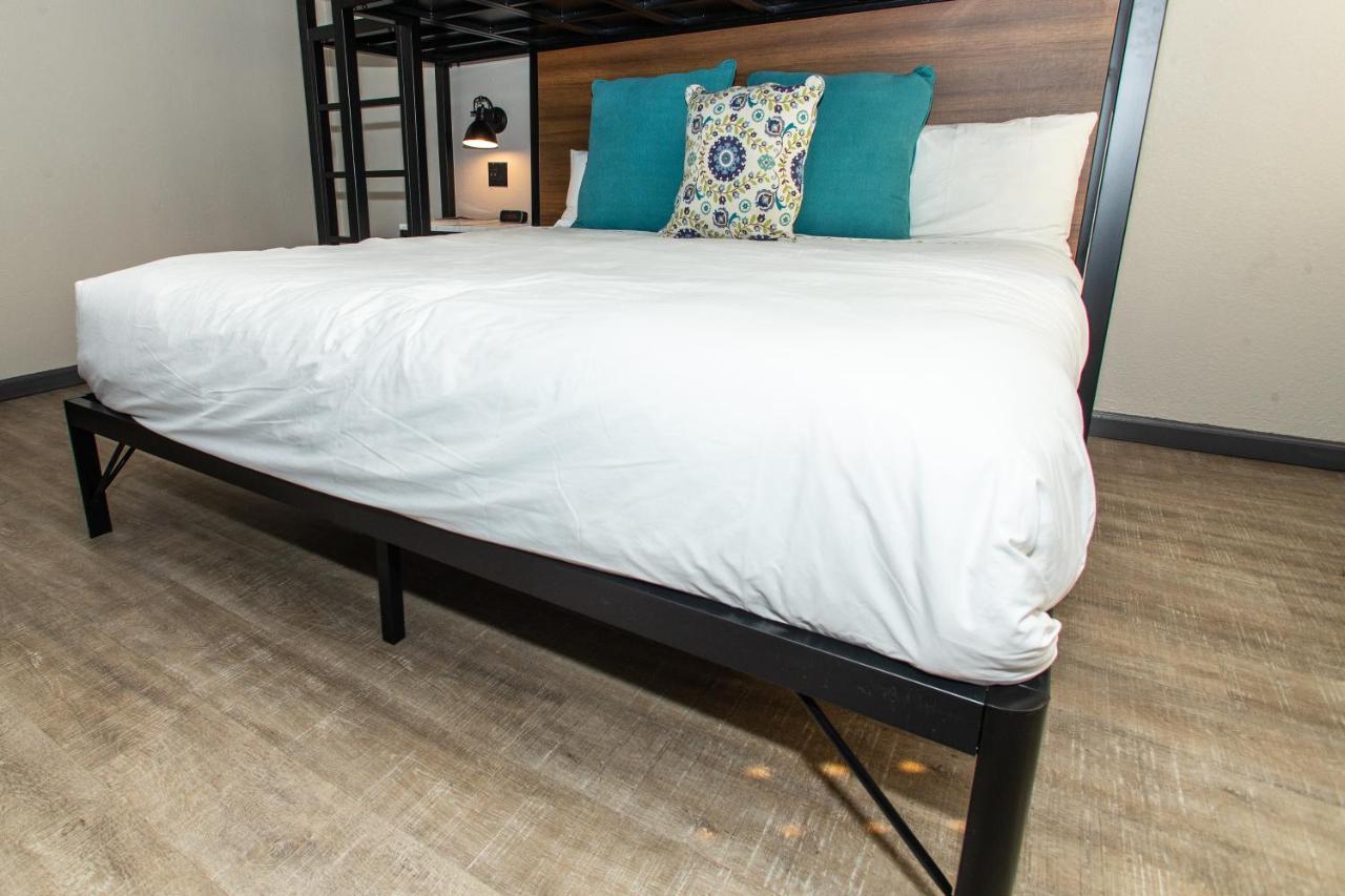 Single King at Magnolia Tree Hotel - Near Anaheim Convention Center