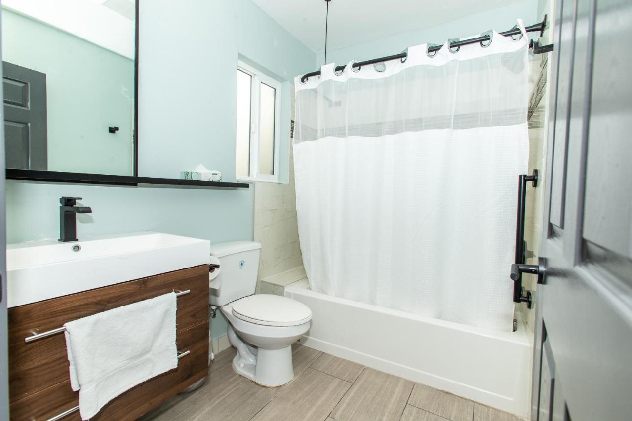 Single King at Magnolia Tree Hotel - Near Anaheim Convention Center