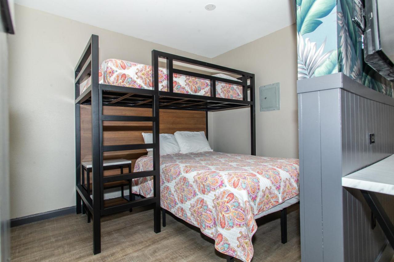 Family Suite at Magnolia Tree Hotel - Near Anaheim Convention Center