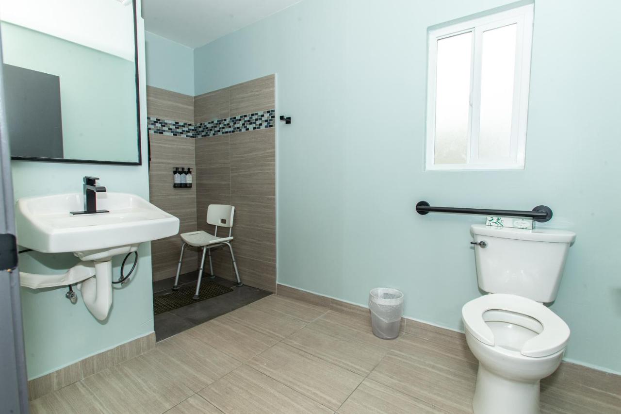 King Room - Disability Access at Magnolia Tree Hotel - Near Anaheim Convention Center