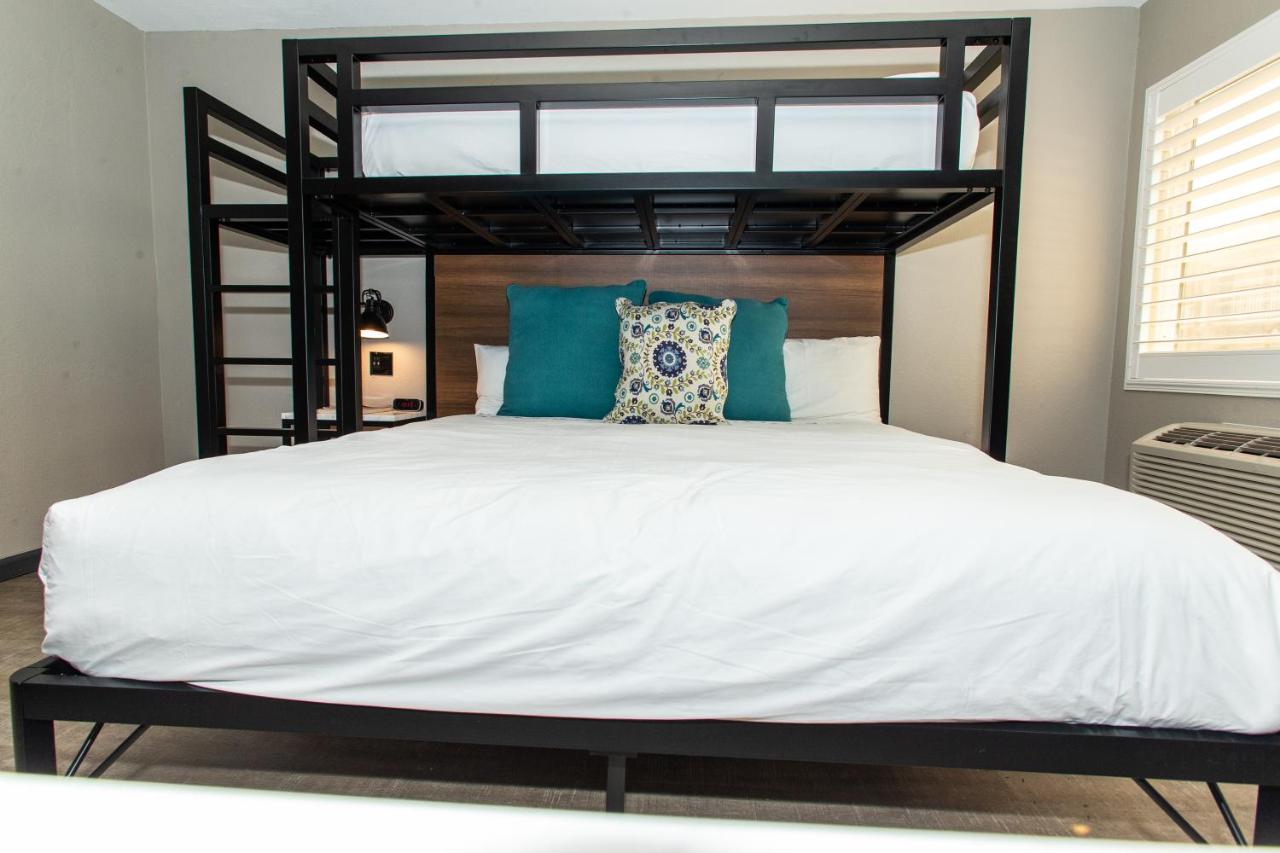 King Room - Disability Access at Magnolia Tree Hotel - Near Anaheim Convention Center