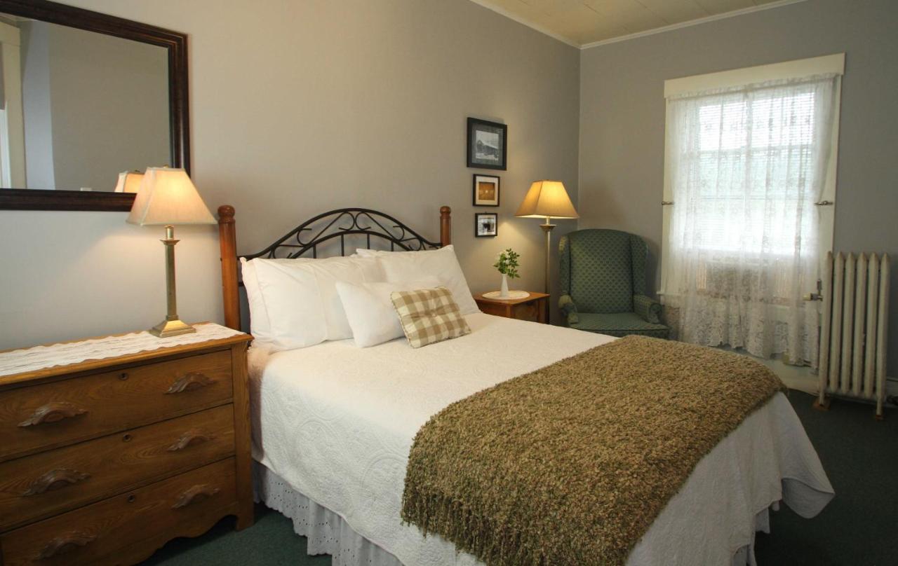 | Fullerton Inn & Restaurant