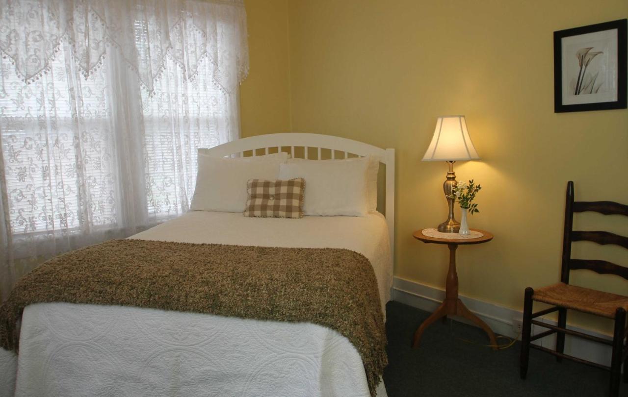 | Fullerton Inn & Restaurant
