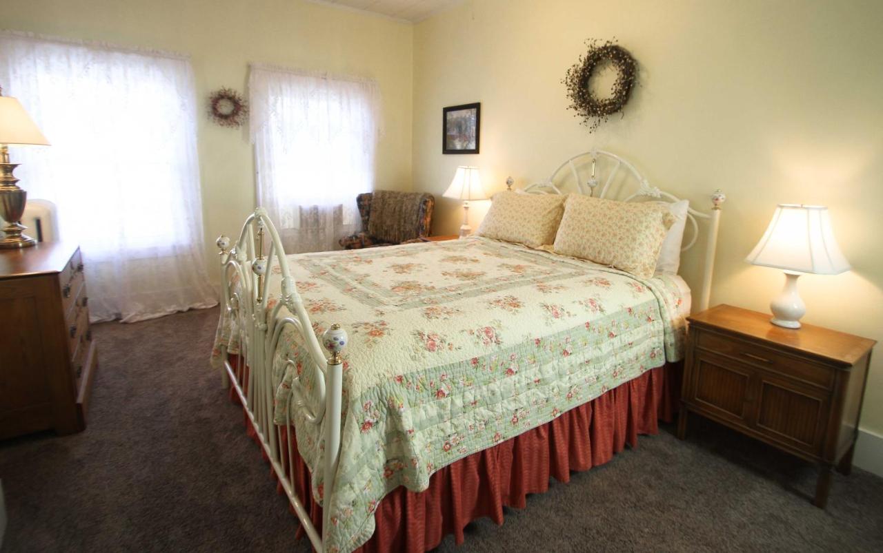 | Fullerton Inn & Restaurant