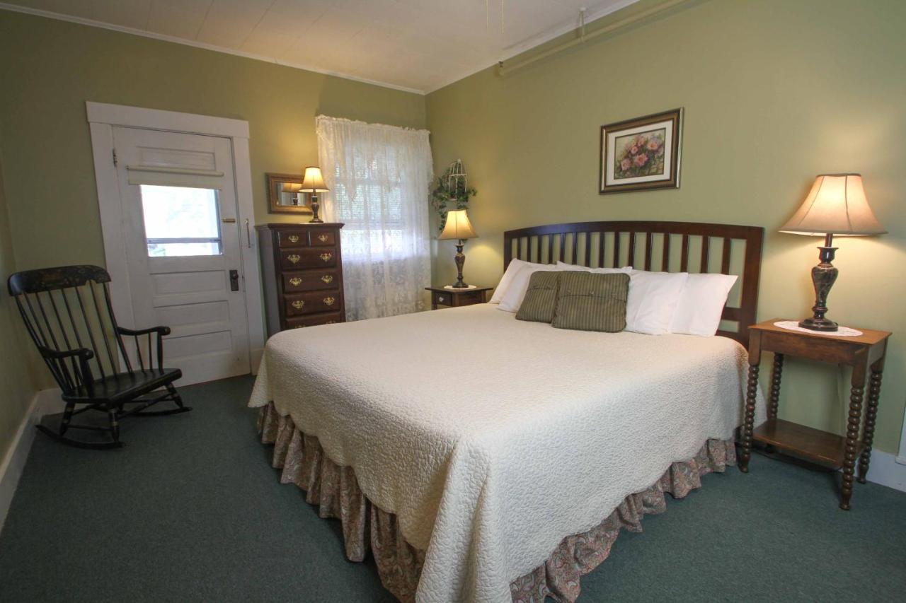 | Fullerton Inn & Restaurant