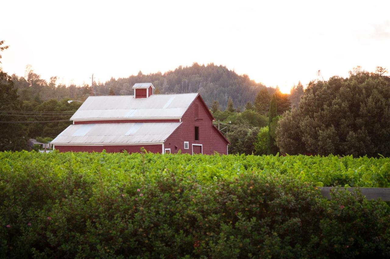  | Geyserville Inn