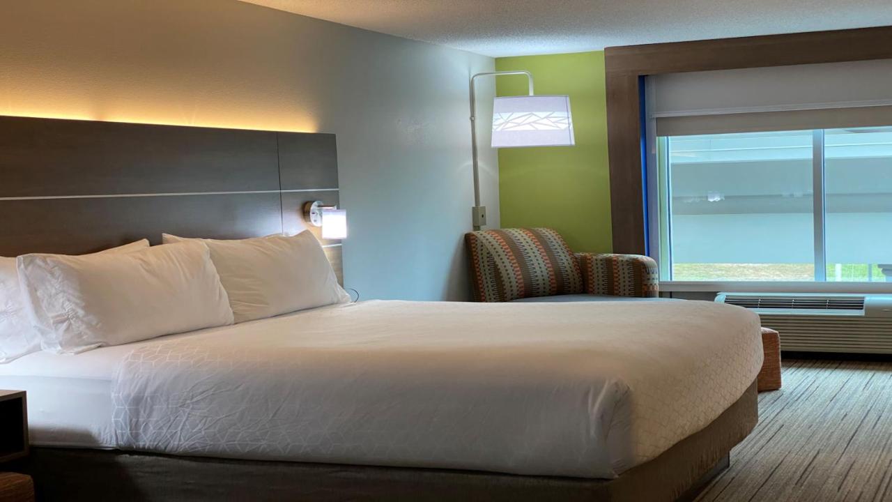 King Room at Holiday Inn Express & Suites Somerset Central by IHG