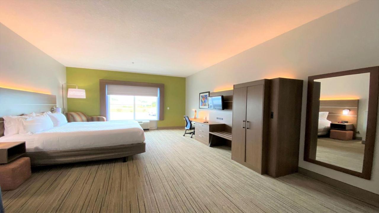 King Room - Mobility Access/Roll in Shower - Non-Smoking at Holiday Inn Express & Suites Somerset Central by IHG