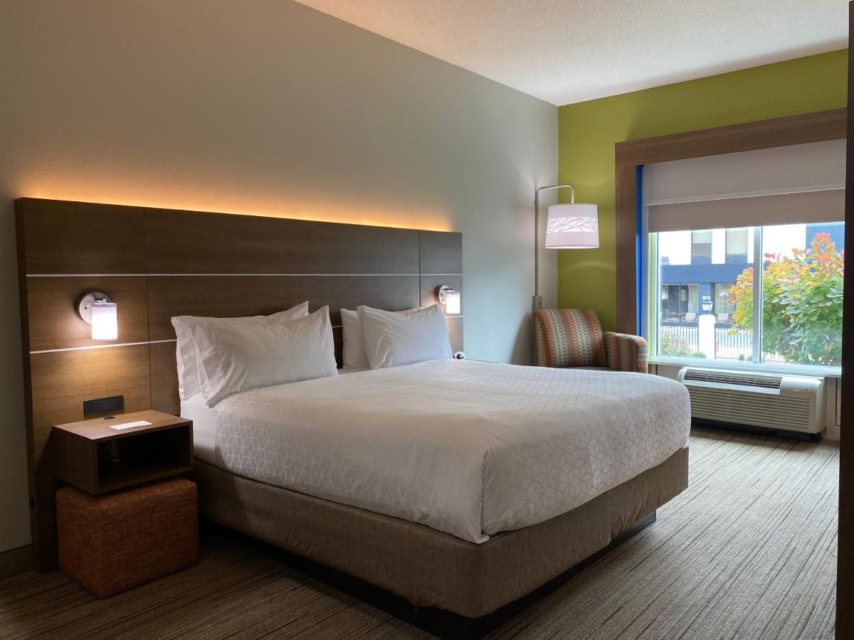 Standard Room at Holiday Inn Express & Suites Somerset Central by IHG