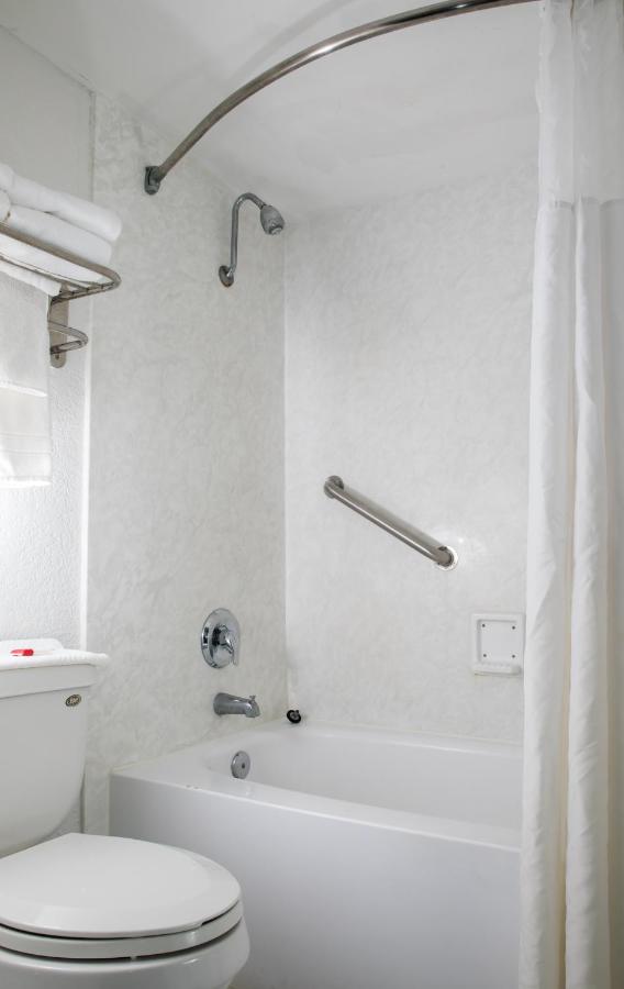 Standard Double Room - Mobility Access/Non-Smoking at Days Inn by Wyndham Stuart