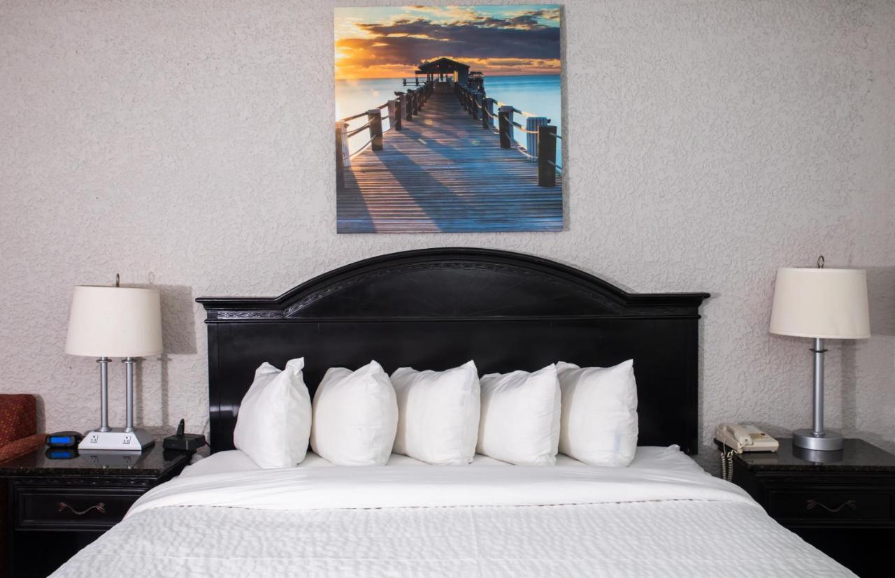 King Room - Non-Smoking at Days Inn by Wyndham Stuart