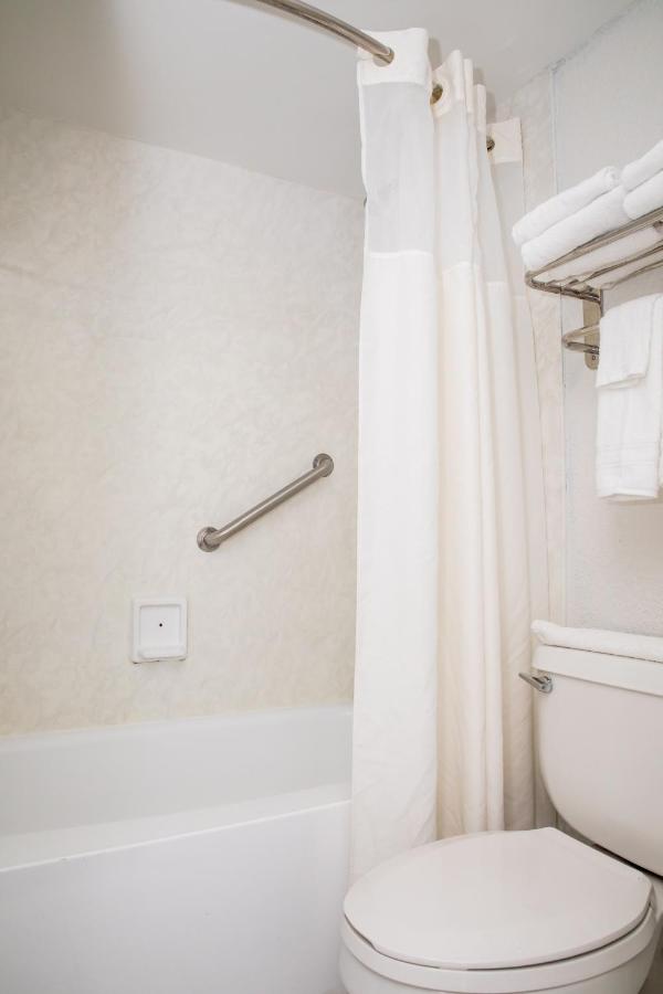 Standard Double Room - Mobility Access/Non-Smoking at Days Inn by Wyndham Stuart
