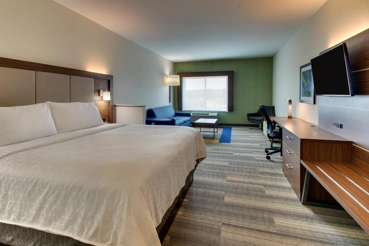 Executive King Room at Holiday Inn Express & Suites Ithaca by IHG