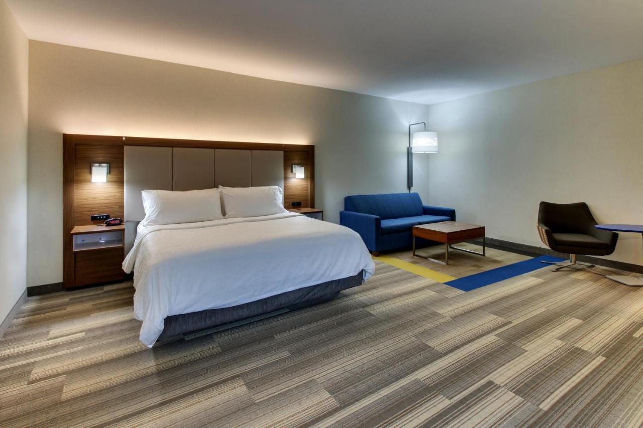 Suite - Disability Access Roll in Shower/Non-Smoking at Holiday Inn Express & Suites Ithaca by IHG