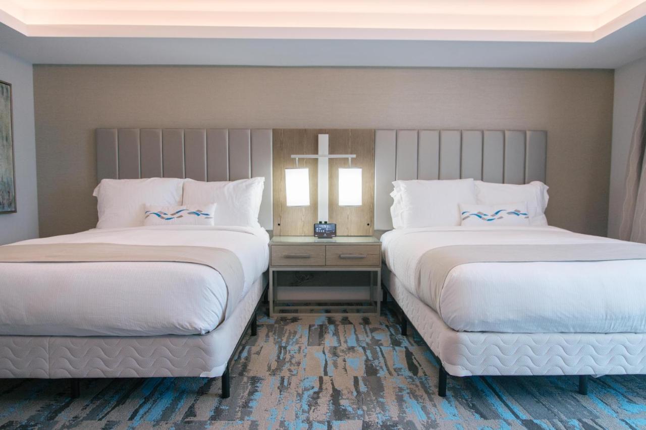 Deluxe Double Room with Bath at H2O Hermosa Beach Hotel